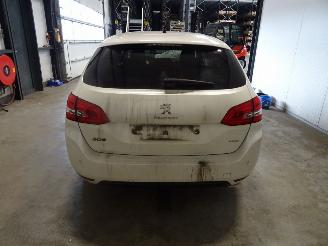 Peugeot 308 SW 1.2 THP picture 2