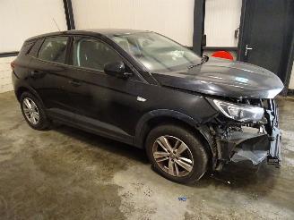 Salvage car Opel Grandland 1.2 TURBO 2018/3