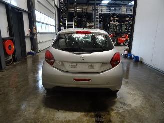 Peugeot 208 1.0 picture 2