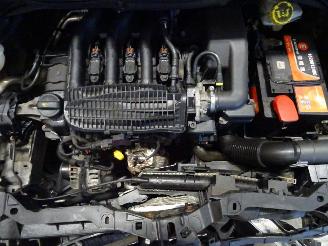 Peugeot 2008 1.2 vti picture 5