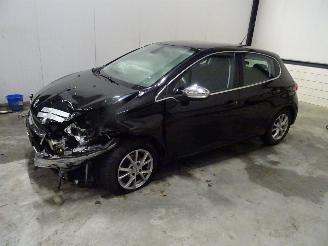 Peugeot 208 1.2 THP picture 3