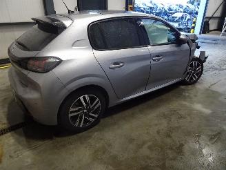 Peugeot 208 1.2 THP picture 3