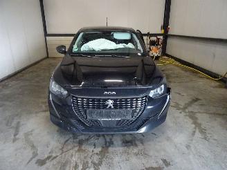 Salvage car Peugeot 208 1.2 THP 2023/8