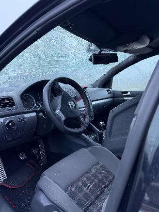 Volkswagen Golf 2.0 GTI picture 5
