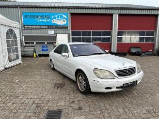 Vrakbiler auto Mercedes S-klasse S (W220), Sedan, 1998 / 2005 3.2 S-320 18V 1999/9