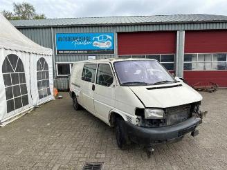 Vrakbiler auto Volkswagen Transporter Transporter/Caravelle T4, Bus, 1990 / 2003 2.5 TDI 2001/2