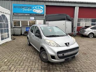 Coche siniestrado Peugeot 107 107, Hatchback, 2005 / 2014 1.0 12V 2010/9