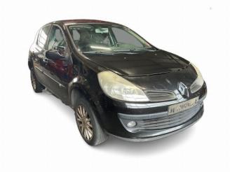 Coche siniestrado Renault Clio Clio III (BR/CR), Hatchback, 2005 / 2014 1.4 16V 2006/11