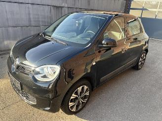 Damaged car Renault Twingo Limited 2021/12