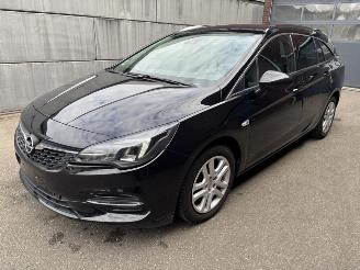 Vaurioauto  passenger cars Opel Astra Sportstourer 1.2 Turbo Business Start/Stop MOTOR DEFECT! 2020/12
