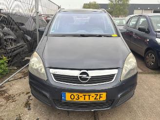 Opel Zafira  picture 2