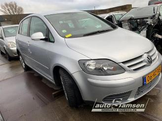 Coche siniestrado Volkswagen Golf plus Golf Plus (5M1/1KP), MPV, 2005 / 2013 2.0 FSI 16V 2005/10