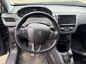 Peugeot 208 208 I (CA/CC/CK/CL) - 1.6 e-HDi FAP Hatchback  Diesel 1.560cc 68kW (92pk) picture 9