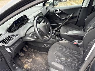 Peugeot 208 208 I (CA/CC/CK/CL) - 1.6 e-HDi FAP Hatchback  Diesel 1.560cc 68kW (92pk) picture 8