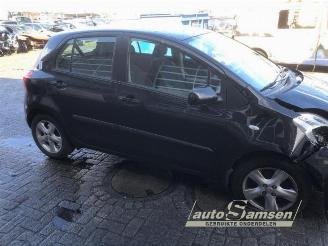 Toyota Yaris Yaris II (P9), Hatchback, 2005 / 2014 1.3 16V VVT-i picture 2