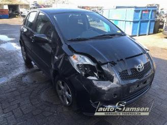 Salvage car Toyota Yaris Yaris II (P9), Hatchback, 2005 / 2014 1.3 16V VVT-i 2006/9