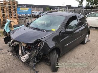 Auto da rottamare Renault Clio Clio III (BR/CR), Hatchback, 2005 / 2014 1.2 16V 75 2010/1