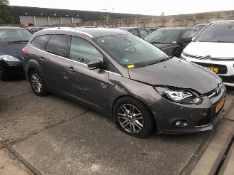 krockskadad bil auto Ford Focus  2012/5