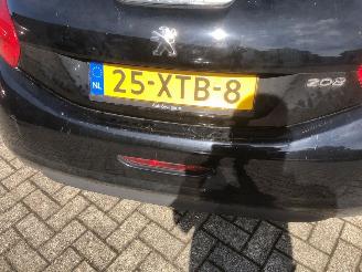 Peugeot 208  picture 3