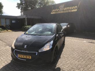 skadebil auto Peugeot 208  2012/7