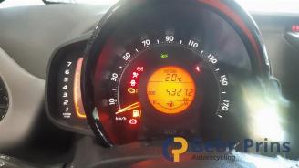 Toyota Aygo Aygo (B40), Hatchback, 2014 1.0 12V VVT-i picture 8