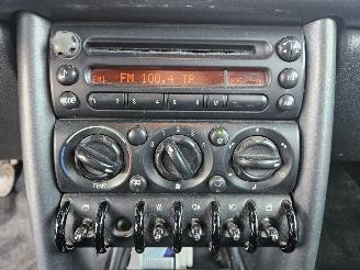 Mini One 1.6 16V One Cabrio  Benzine 1.598cc 66kW (90pk) FWD picture 13