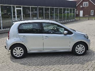 Volkswagen Up! 1.0 12V 60 Hatchback  Benzine 999cc 44kW (60pk) FWD picture 2