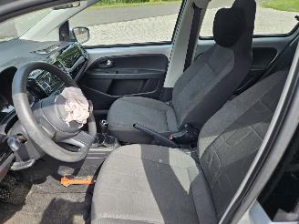 Volkswagen Up! 1.0 12V 60 Hatchback  Benzine 999cc 44kW (60pk) FWD picture 10