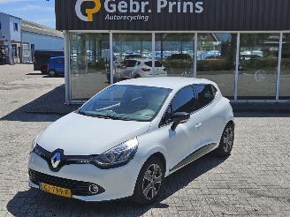 škoda osobní automobily Renault Clio 0.9 Energy TCE 90 12V Hatchback 4Dr Benzine 898cc 66kW (90pk) FWD 2015/5