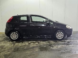 Fiat Punto 1.2 Hatchback  Benzine 1.242cc 48kW (65pk) FWD picture 2