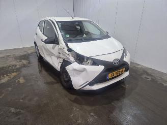 Schadeauto Toyota Aygo 1.0 12V VVT-i Hatchback  Benzine 998cc 51kW (69pk) FWD 2016/6