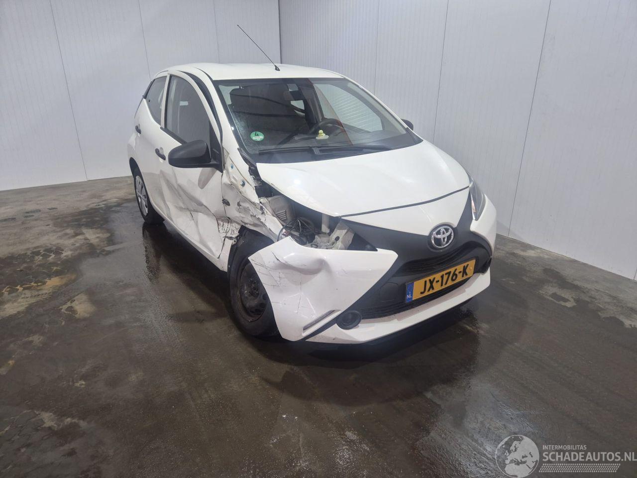 Toyota Aygo 1.0 12V VVT-i Hatchback  Benzine 998cc 51kW (69pk) FWD