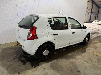 skadebil auto Dacia Sandero 1.2 16V Hatchback  Benzine 1.149cc 55kW (75pk) FWD 2011/11