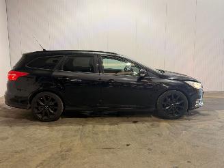 Ford Focus 1.0 Ti-VCT EcoBoost 12V 125 Combi/o  Benzine 998cc 92kW (125pk) FWD picture 4