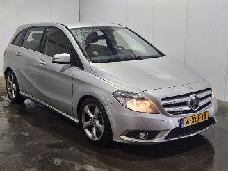 krockskadad bil auto Mercedes B-klasse 1.5 B-180 CDI,d 16V Hatchback  Diesel 1.461cc 80kW (109pk) FWD 2013/6