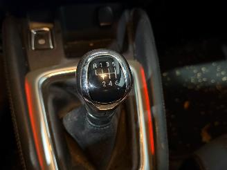 Nissan Qashqai 1.2 Benzine grijs 1197CC picture 11