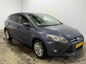 Vaurioauto  passenger cars Ford Focus 1.0 Ti-VCT EcoBoost 12V 125 Hatchback  Benzine 998cc 92kW (125pk) FWD 2014/5