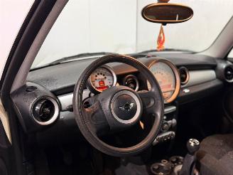 Mini One CLUBMAN 1.4 16V One Combi/o  Benzine 1.397cc 70kW (95pk) FWD picture 9