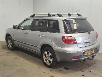 Mitsubishi Outlander 2.0 16V 4x2 SUV  Benzine 1.997cc 100kW (136pk) FWD picture 3