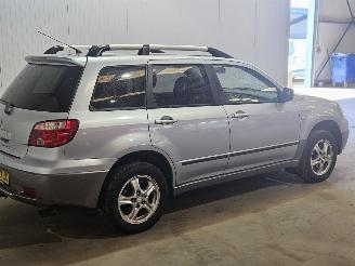 Mitsubishi Outlander 2.0 16V 4x2 SUV  Benzine 1.997cc 100kW (136pk) FWD picture 6