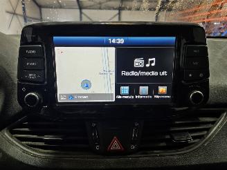 Hyundai I-30 1.6 CRDi 16V VGT Hatchback  Diesel 1.582cc 81kW (110pk) FWD picture 13