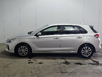 Hyundai I-30 1.6 CRDi 16V VGT Hatchback  Diesel 1.582cc 81kW (110pk) FWD picture 2