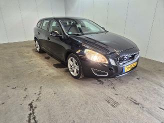 uszkodzony samochody osobowe Volvo V-60 1.6 T3 16V Combi/o  Benzine 1.598cc 110kW (150pk) FWD 2012/4