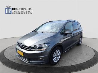 Schadeauto Volkswagen Touran 1.5 TSI 2018/12