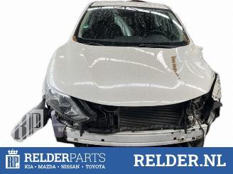Salvage car Nissan Qashqai Qashqai (J11), SUV, 2013 1.2 DIG-T 16V 2015/6