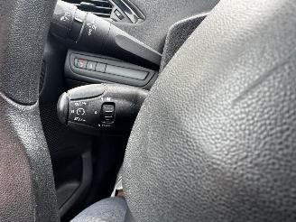 Peugeot 208 1.2 VTi Active picture 16