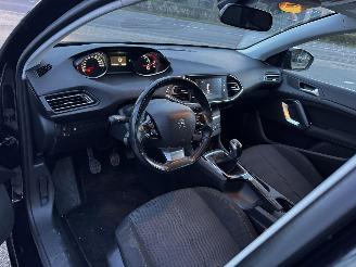 Peugeot 308 1.2 VTi Active picture 18