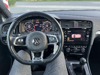 Volkswagen Golf 1.6 TDI Highline Business R picture 24