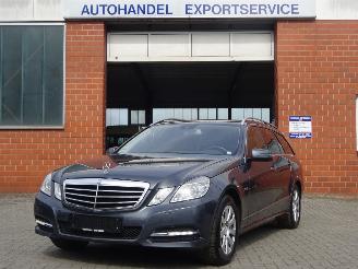 Damaged car Mercedes E-klasse E 200 T CGI Avantgarde 135kw, Navi, Leer, Climate & Cruise control 2010/11