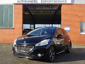  Peugeot 208 1.2i Intuitive, Leer, Navi-MMS, Cruise & Climate 2013/3
